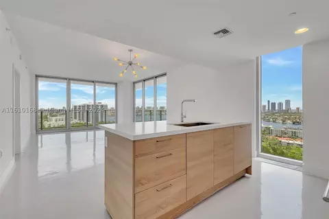 16385 Biscayne Blvd #2207, North Miami Beach, FL 33160