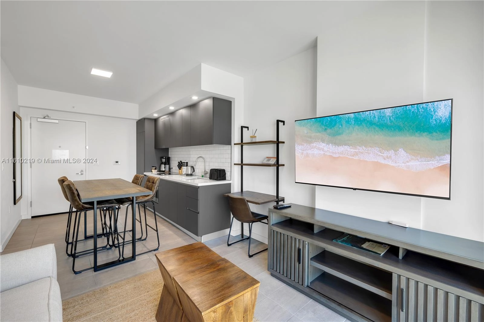 227 NE 2nd St Unit 2305  