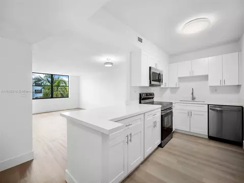 10852 N Kendall Dr #305, Miami, FL 33176