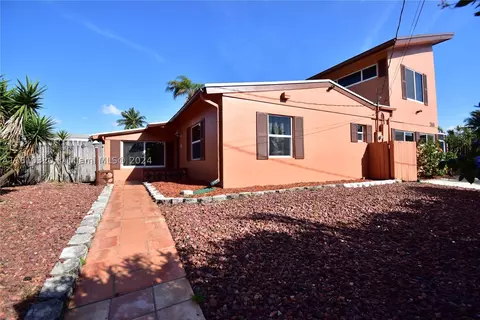2651 Thomas St, Hollywood, FL 33020