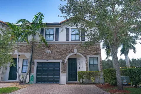 16451 SW 42nd Ter, Miami, FL 33185
