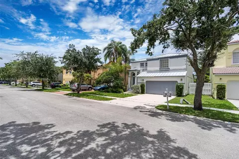 614 NW 158th Ln, Pembroke Pines, FL 33028