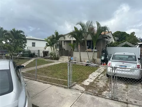 560 E 15th St, Hialeah, FL 33010 photo 2