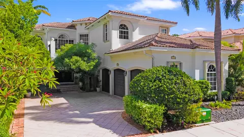 19500 Ambassador Ct, Miami, FL 33179