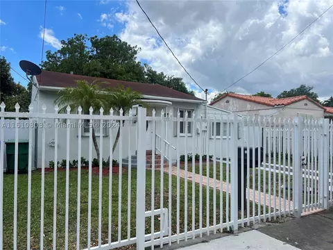3052 SW 6th St, Miami, FL 33135