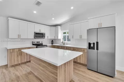 7845 W 5th Ct, Hialeah, FL 33014