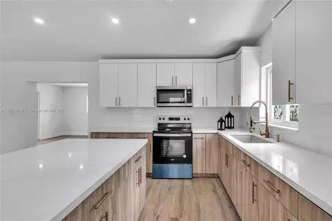 Kitchen - 7845 W 5th Ct, Hialeah, FL 33014 photo 3 of 3