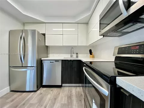 3401 N Country Club Dr #303, Aventura, FL 33180