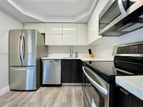 3401 N Country Club Dr #303, Aventura, FL 33180