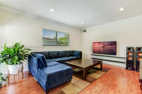 21 Edgewater Dr #201, Coral Gables, FL 33133