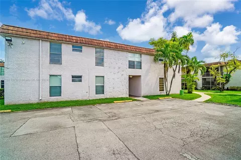 10395 N Kendall Dr #V7, Miami, FL 33176