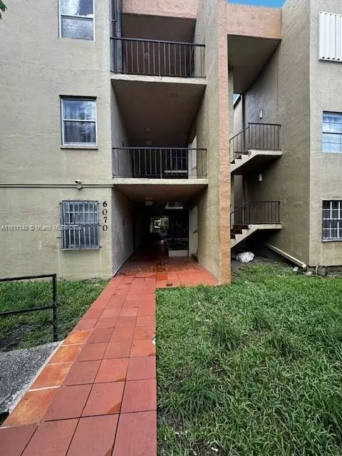 6070 W 18th Ave #206, Hialeah, FL 33012