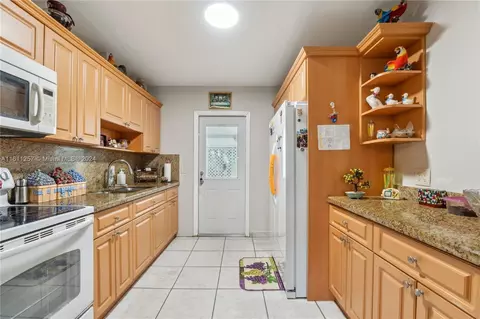 391 E 38th St, Hialeah, FL 33013 photo 9