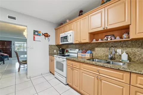391 E 38th St, Hialeah, FL 33013 photo 10