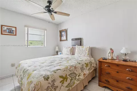 391 E 38th St, Hialeah, FL 33013 photo 15