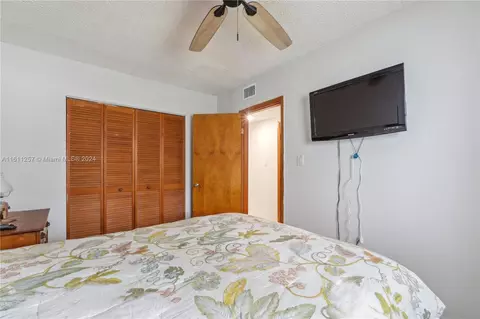 391 E 38th St, Hialeah, FL 33013 photo 14