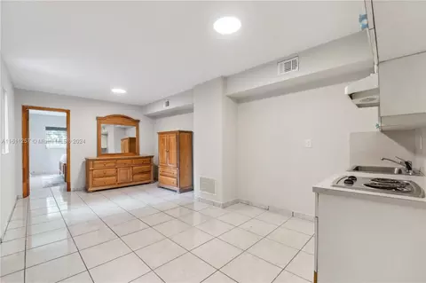 391 E 38th St, Hialeah, FL 33013 photo 25