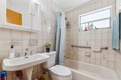 391 E 38th St, Hialeah, FL 33013 photo 21