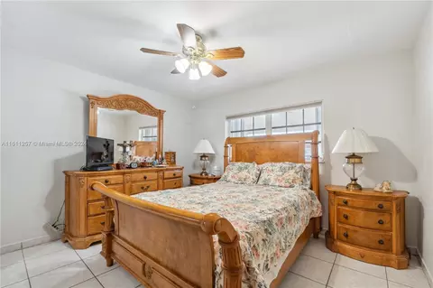 391 E 38th St, Hialeah, FL 33013 photo 12