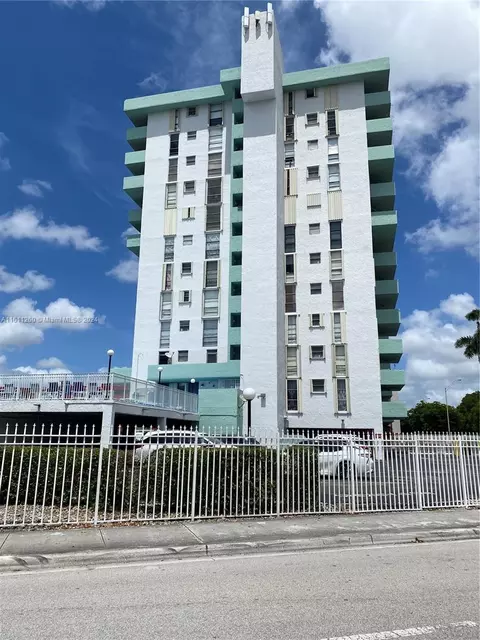 1825 W 44th Pl #508, Hialeah, FL 33012