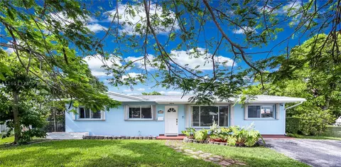10360 SW 44th St, Miami, FL 33165