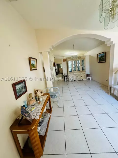 1141 NW 127th Ct, Miami, FL 33182