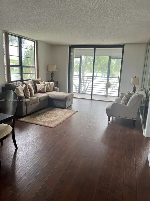 901 Colony Point Cir #214, Pembroke Pines, FL 33026