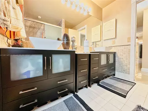 Bath - 20007 NW 58th Pl, Hialeah, FL 33015 photo 1 of 4