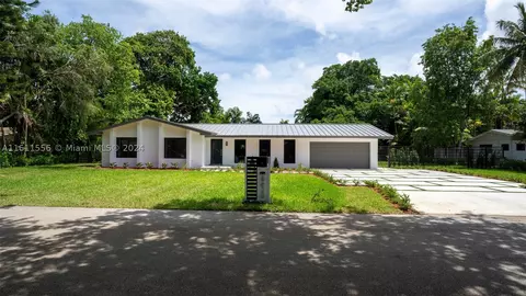 8820 SW 182nd Ter, Palmetto Bay, FL 33157