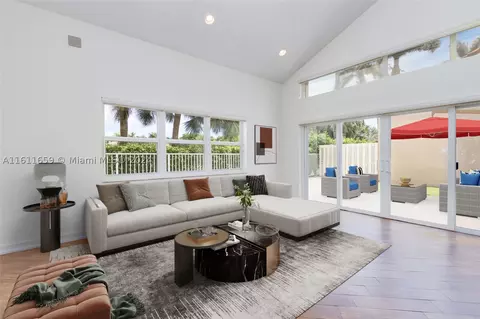 1115 Redwood St, Hollywood, FL 33019