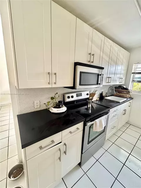 901 10th St #6, Miami Beach, FL 33139