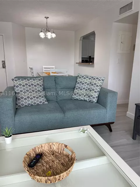 8045 NW 7th St #2210, Miami, FL 33126