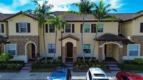 9051 SW 227th St #7, Cutler Bay, FL 33190