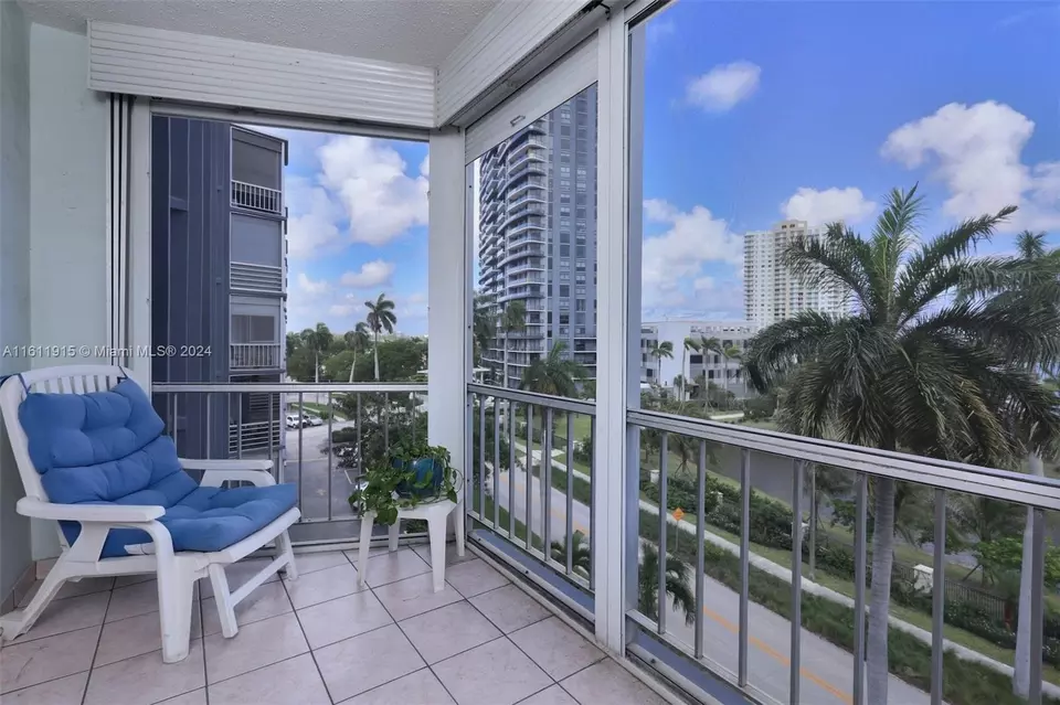 Exterior - 200 Diplomat Pkwy #625, Hallandale Beach, FL 33009 photo 2 of 4