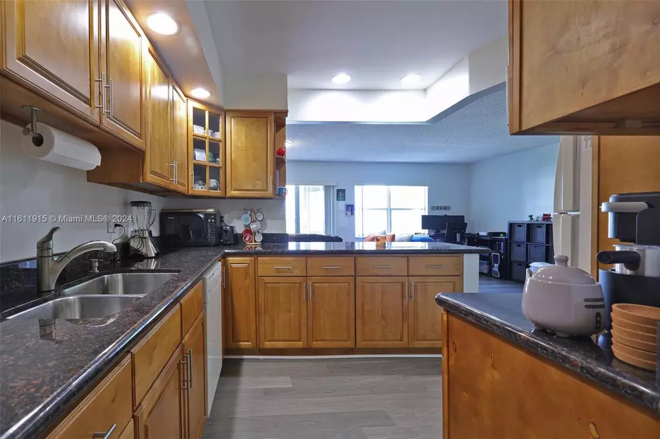 Kitchen - 200 Diplomat Pkwy #625, Hallandale Beach, FL 33009 photo 3 of 4