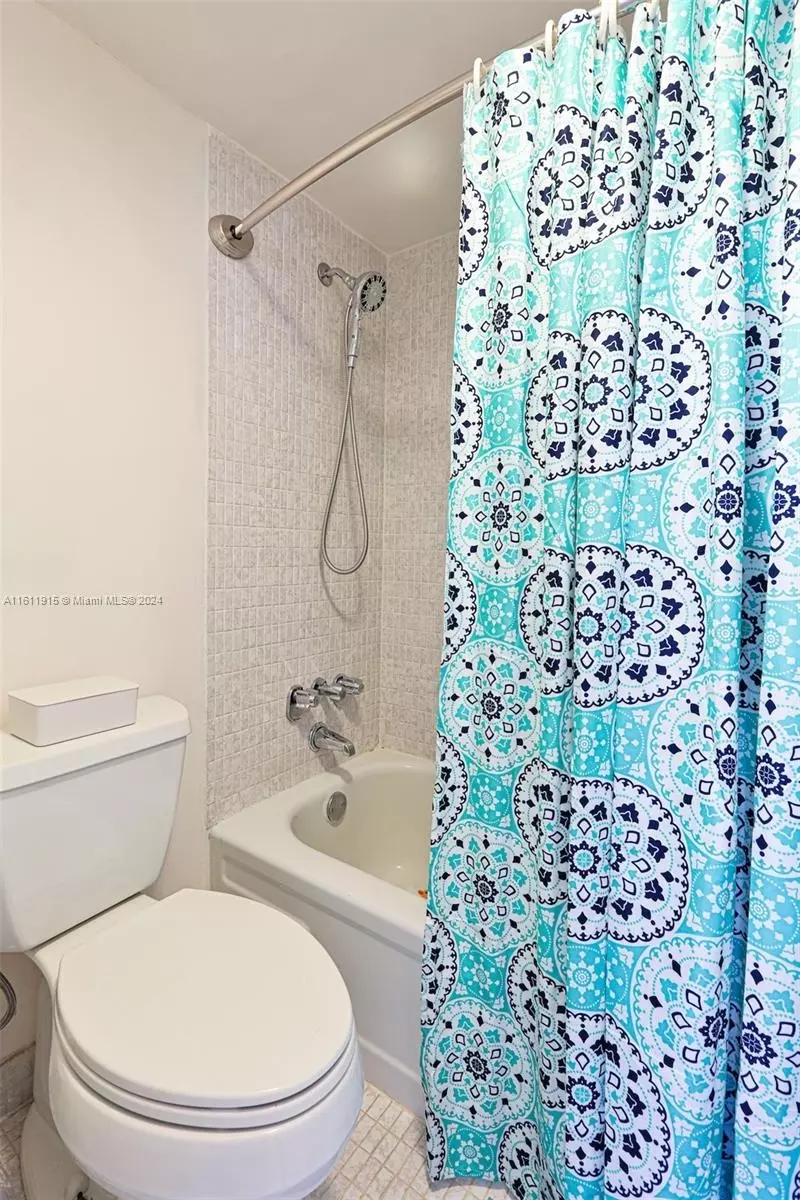 Bath - 200 Diplomat Pkwy #625, Hallandale Beach, FL 33009 photo 3 of 4