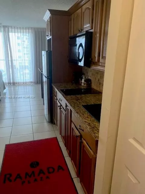 19201 Collins Ave #506, Sunny Isles Beach, FL 33160