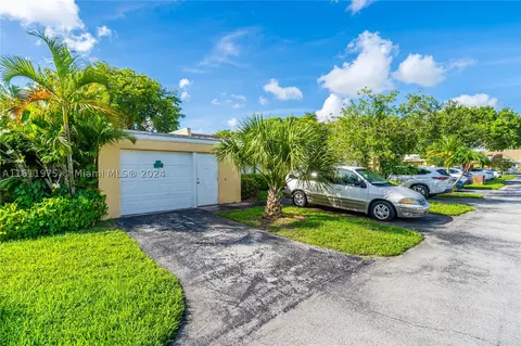 7340 Bay Hill Dr #7340, Hialeah, FL 33015