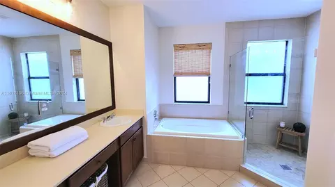 3326 W 97th Ter, Hialeah, FL 33018 photo 23