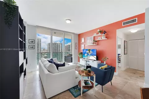31 SE 5th St #3819, Miami, FL 33131