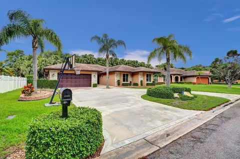 2122 NW 91st Ln, Coral Springs, FL 33071