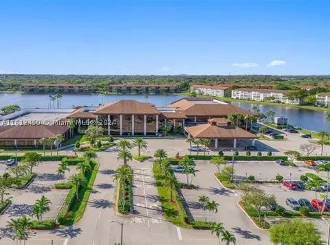 1200 SW 137th Ave #212E, Pembroke Pines, FL 33027