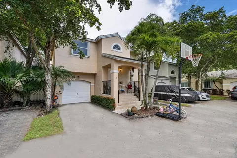 836 NW 99th Ave, Plantation, FL 33324