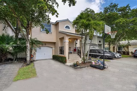 836 NW 99th Ave, Plantation, FL 33324