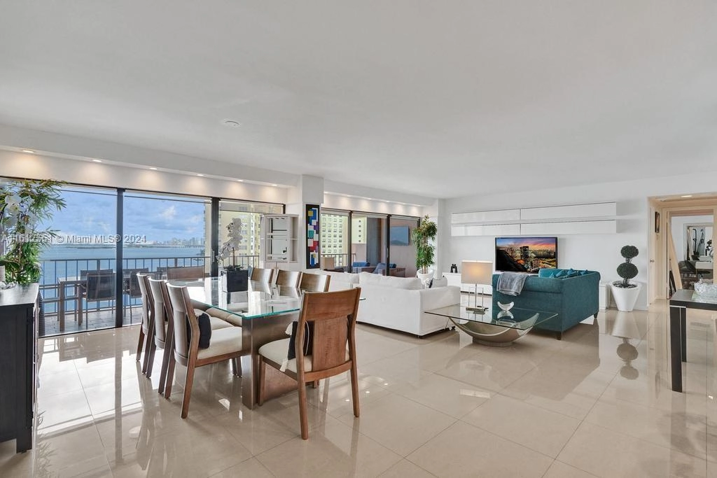 1800 NE 114th St 1404