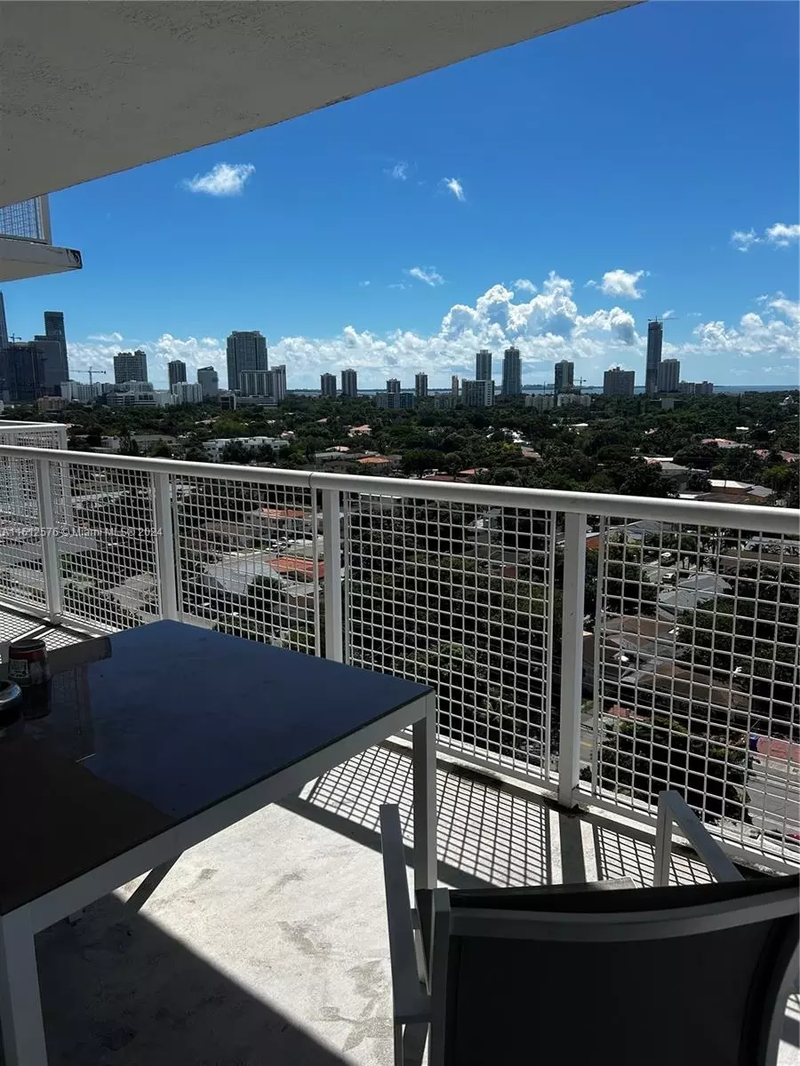Exterior - 900 SW 8th St #1403, Miami, FL 33130 photo 3 of 3