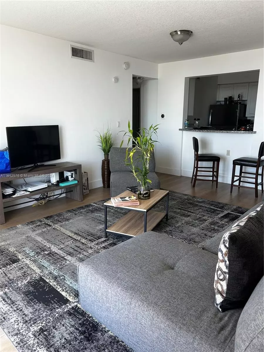 Living - 900 SW 8th St #1403, Miami, FL 33130 photo 4 of 5