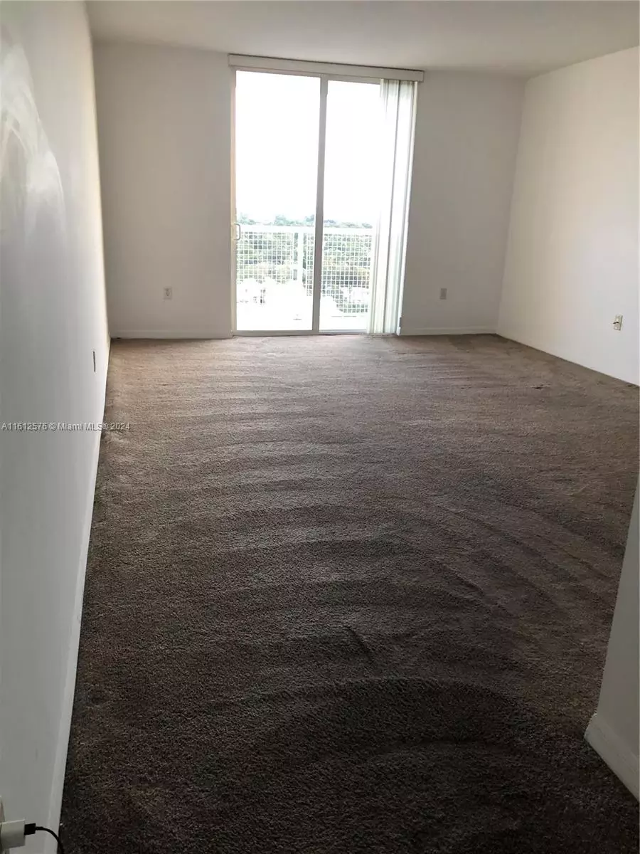 Living - 900 SW 8th St #1403, Miami, FL 33130 photo 2 of 5
