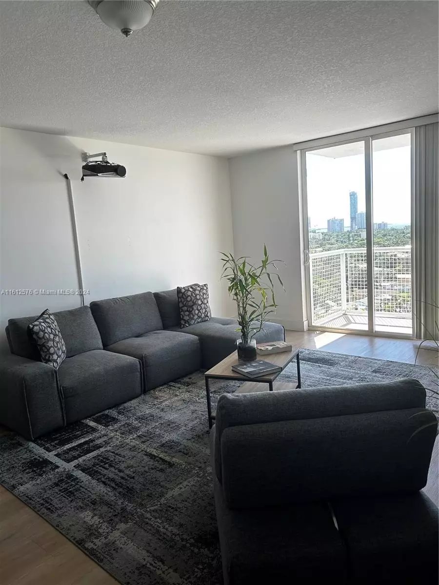 Living - 900 SW 8th St #1403, Miami, FL 33130 photo 3 of 5