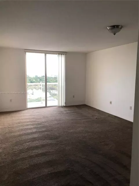 Living - 900 SW 8th St #1403, Miami, FL 33130 photo 1 of 5